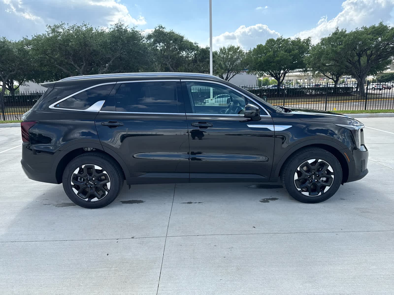2025 Kia Sorento S - 3