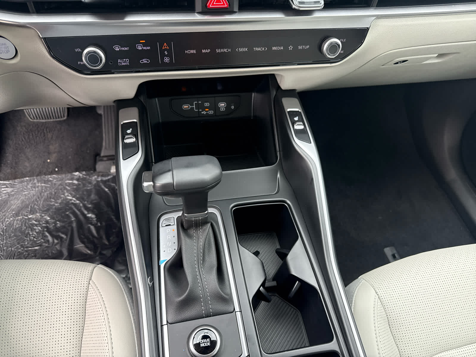 2025 Kia Sorento S - 10
