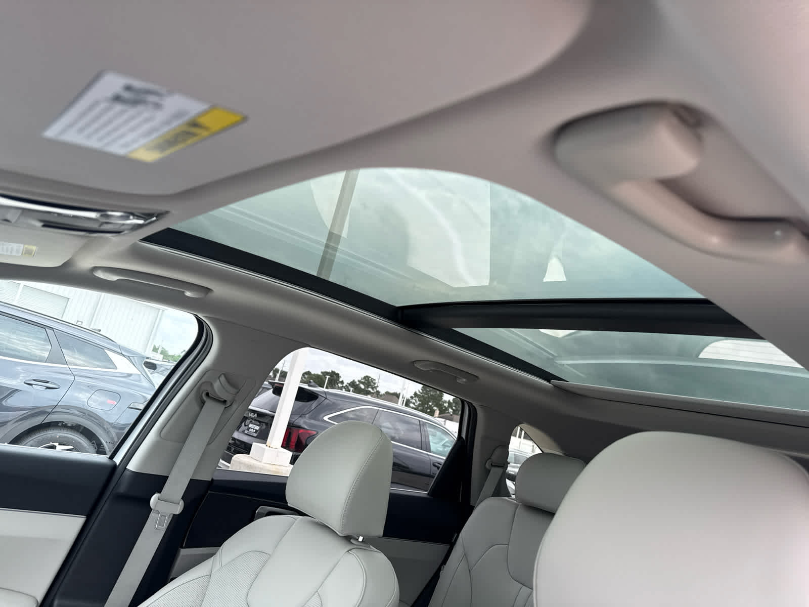 2025 Kia Sorento S - 11