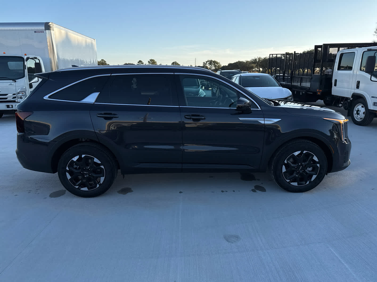 2025 Kia Sorento S - 3