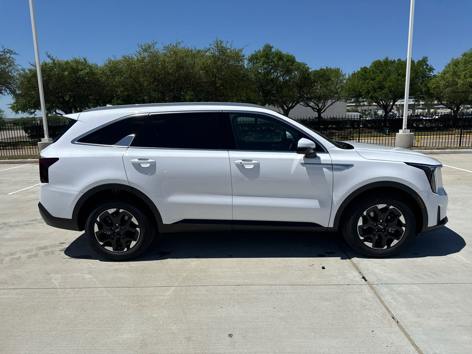 2025 Kia Sorento S - 4