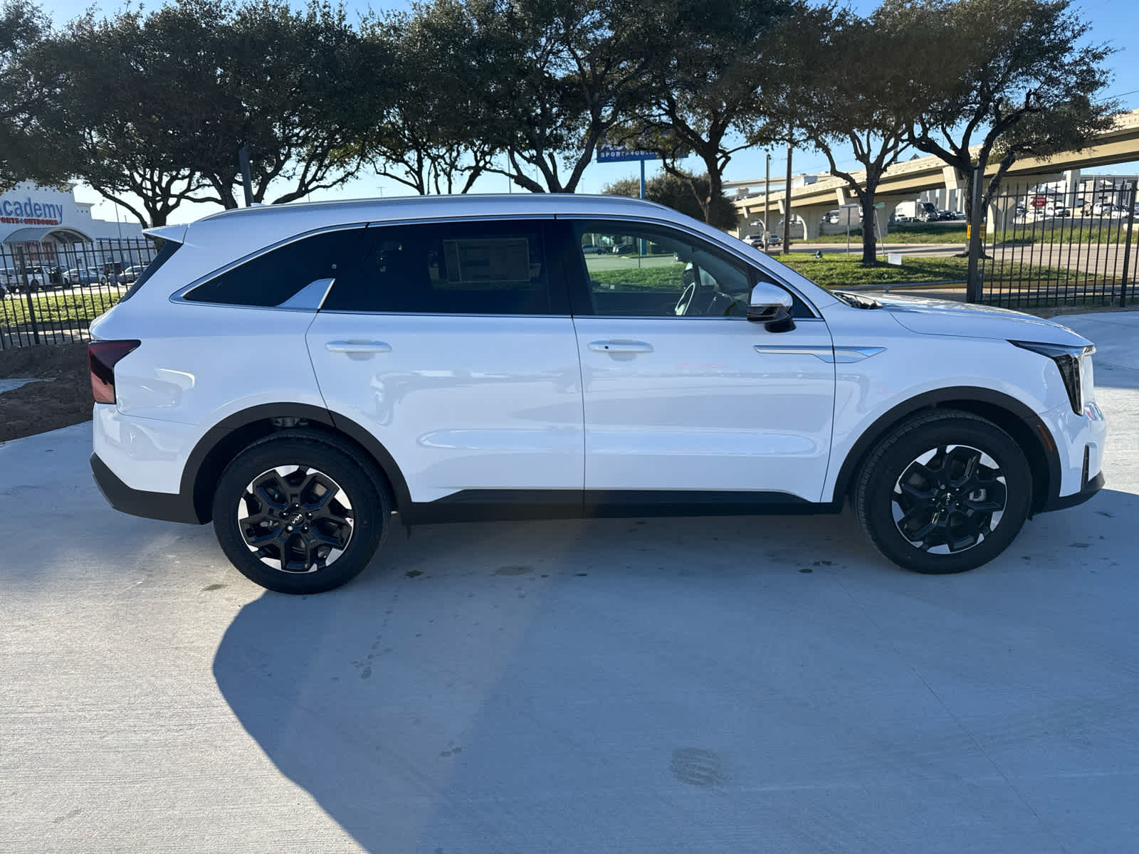 2025 Kia Sorento S - 3