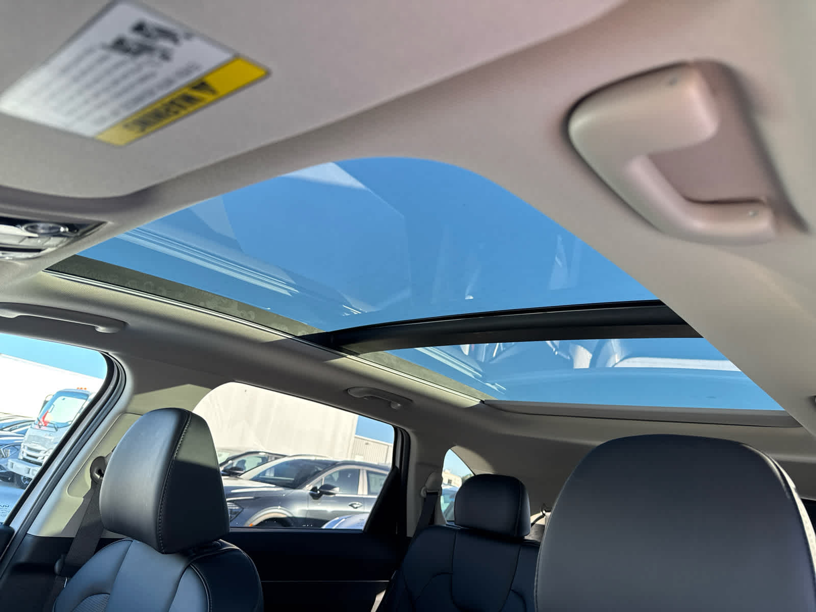 2025 Kia Sorento S - 11