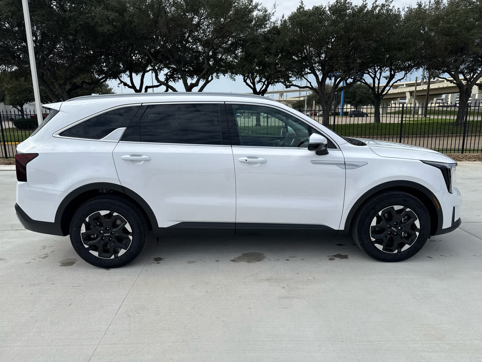 2025 Kia Sorento S - 3