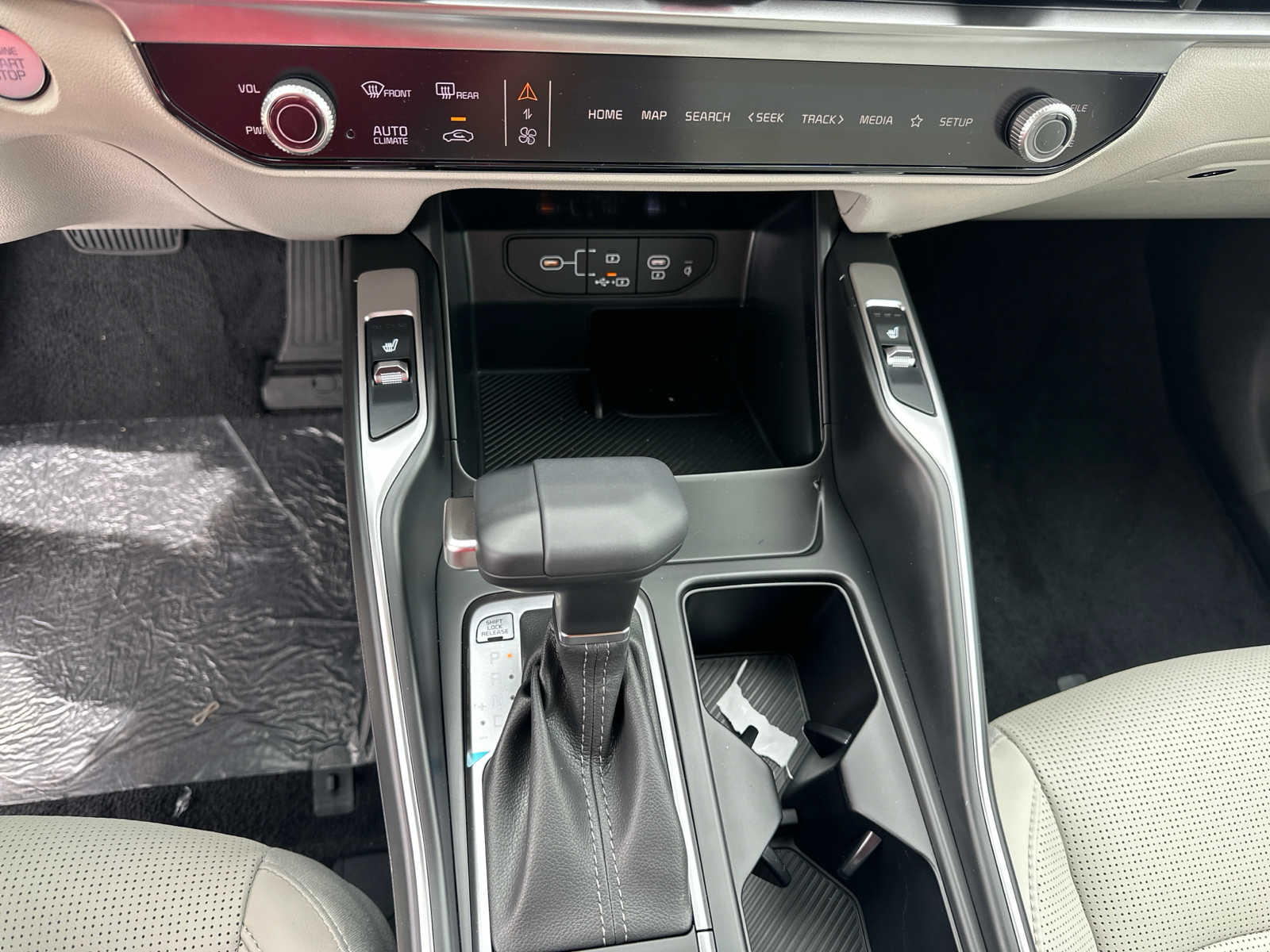 2025 Kia Sorento S - 10