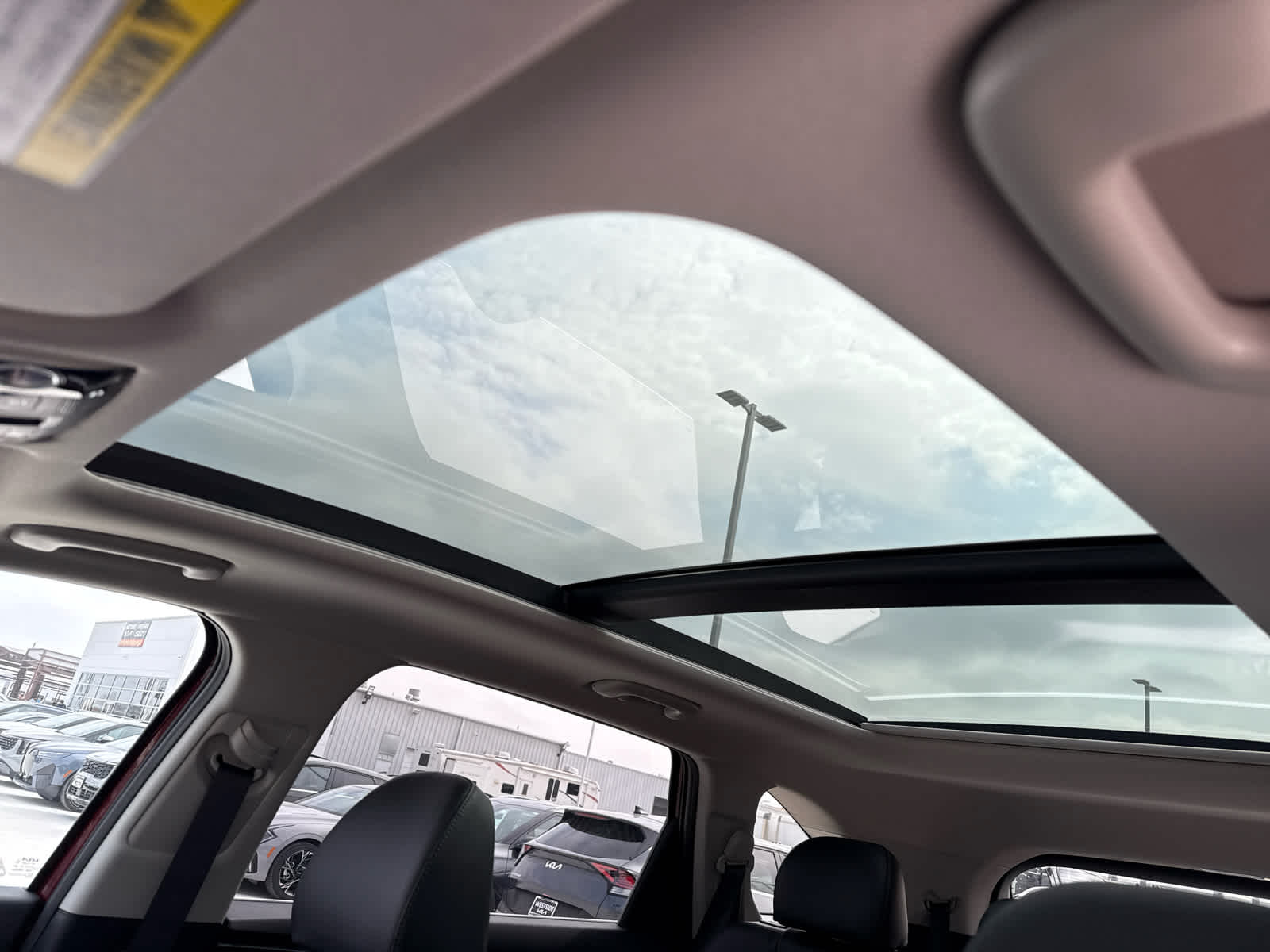 2025 Kia Sorento S - 11