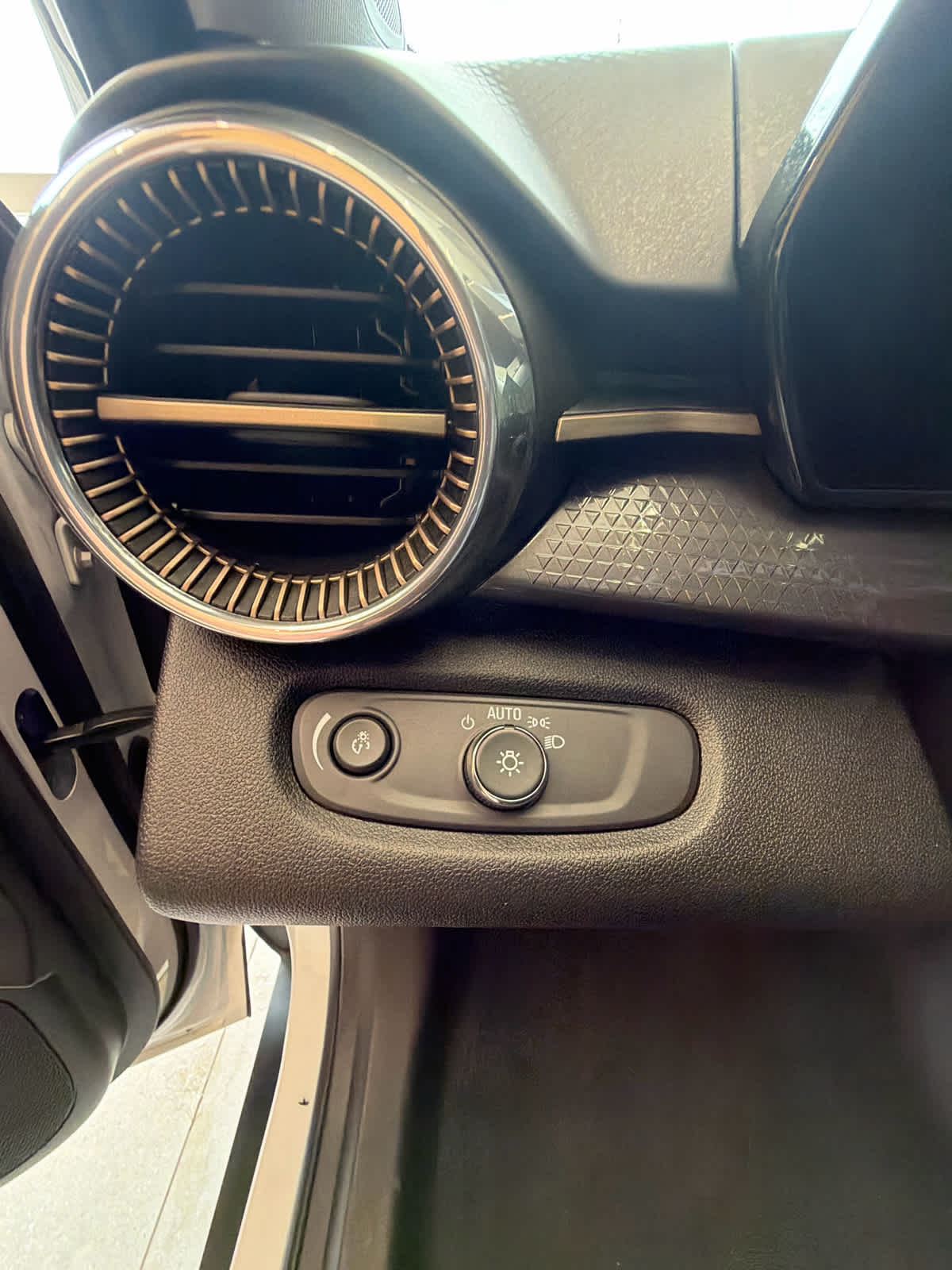 2025 Chevrolet Trax ACTIV Summit White at Beck & Masten Kia