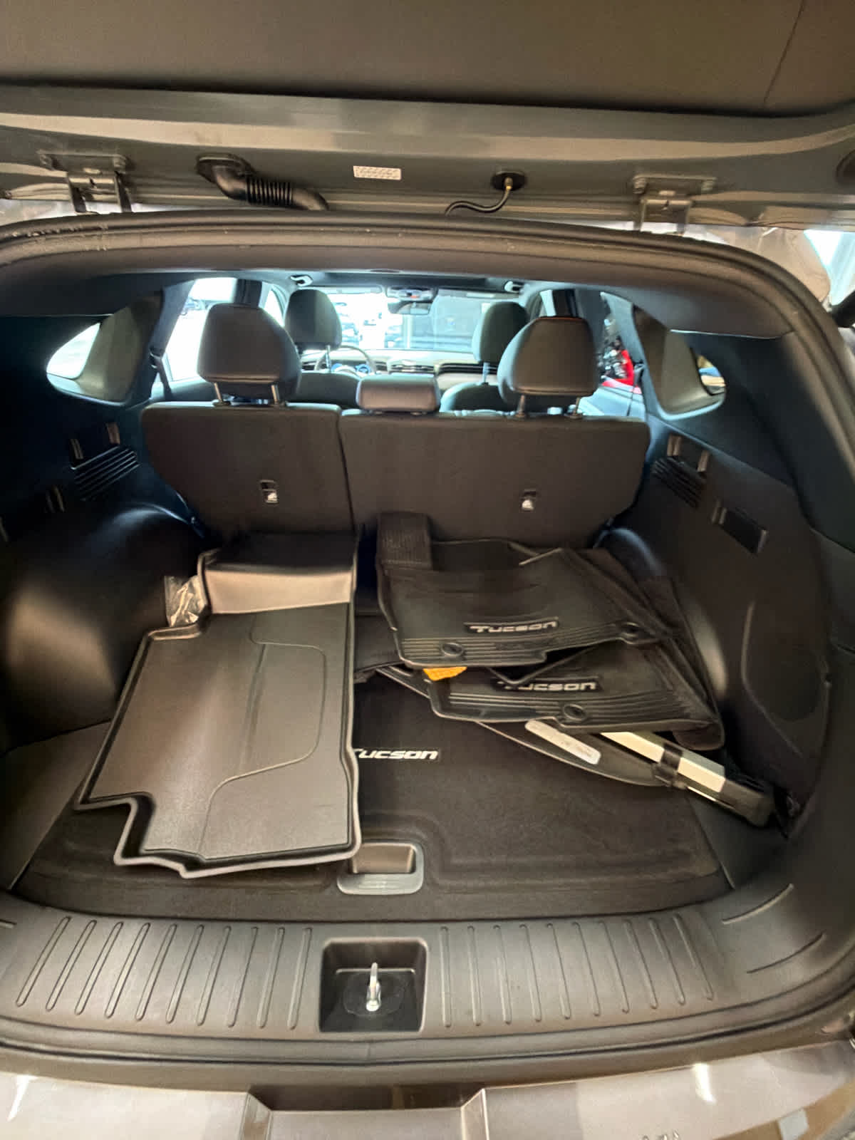 2024 Hyundai Tucson Hybrid photo 31 of 37