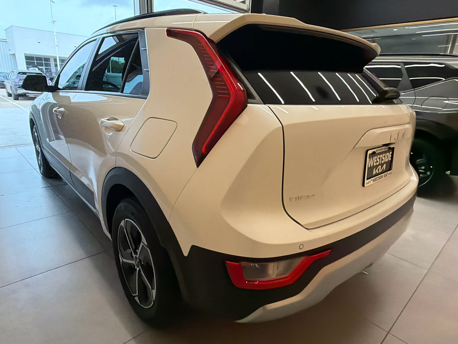 2023 Kia Niro photo 3 of 32