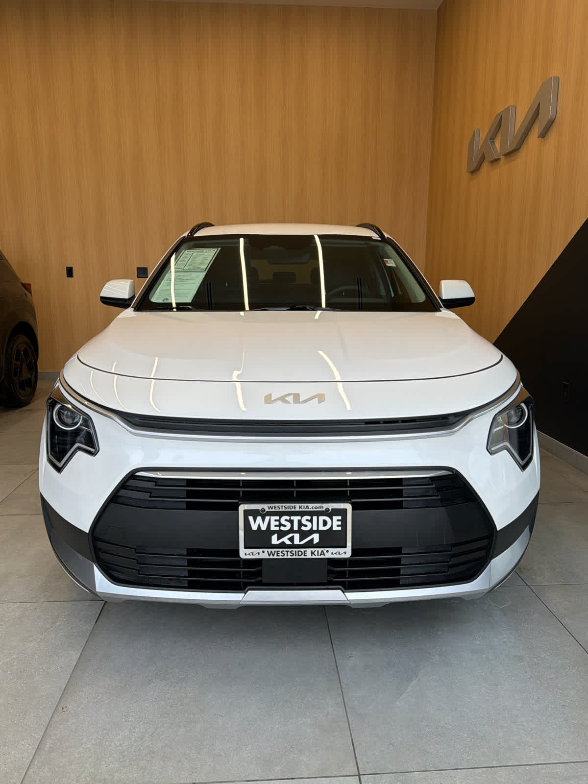 2023 Kia Niro photo 6 of 32