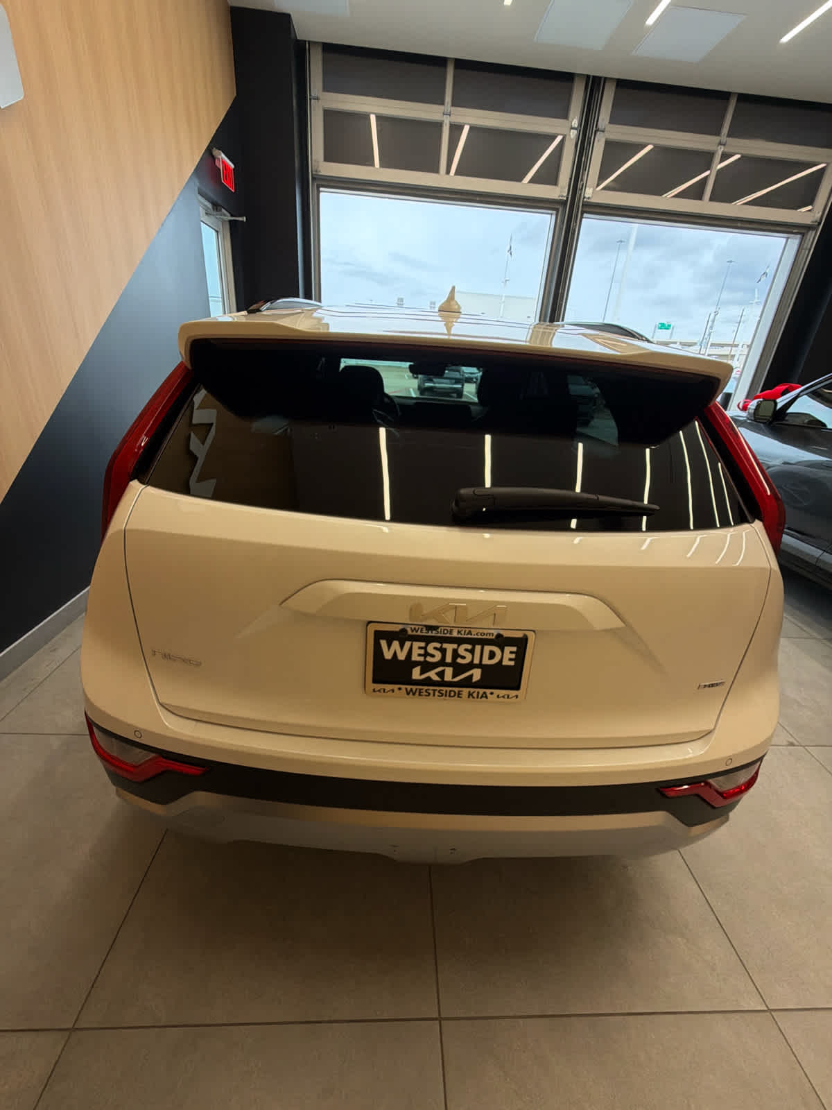 2023 Kia Niro photo 8 of 32