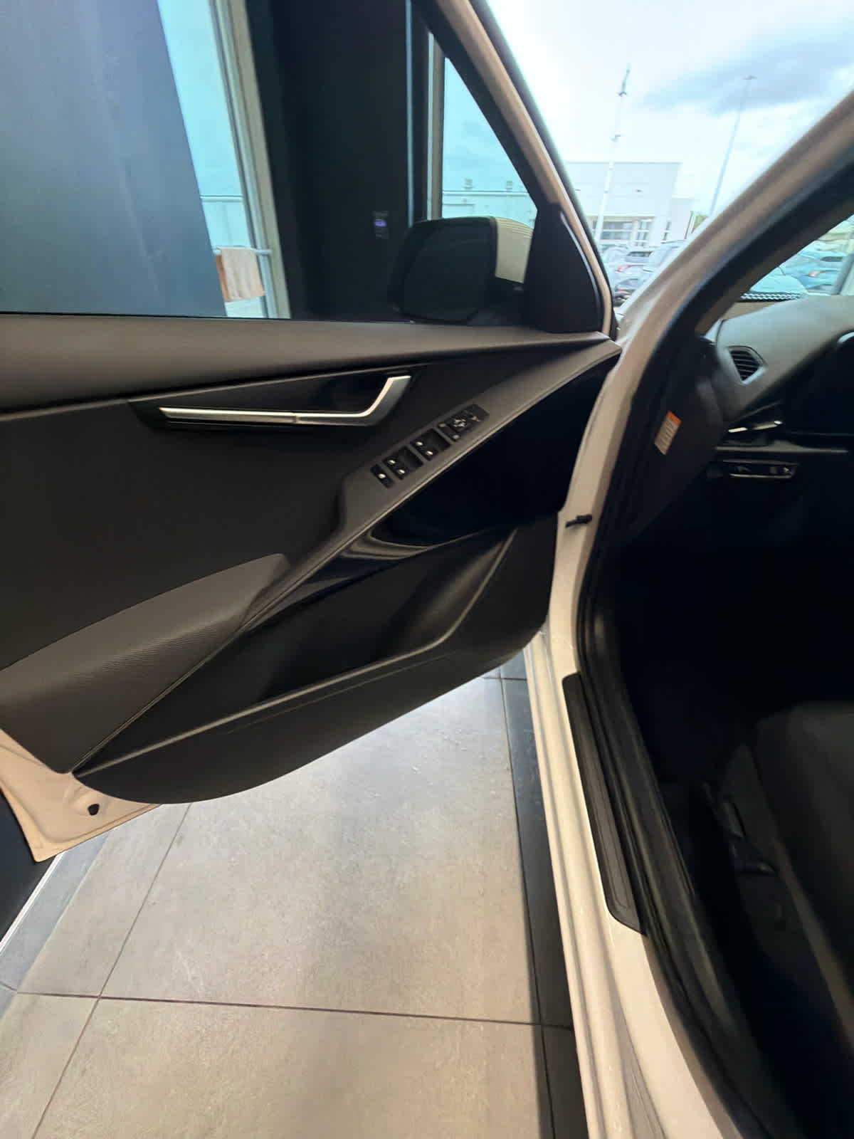 2023 Kia Niro photo 13 of 32
