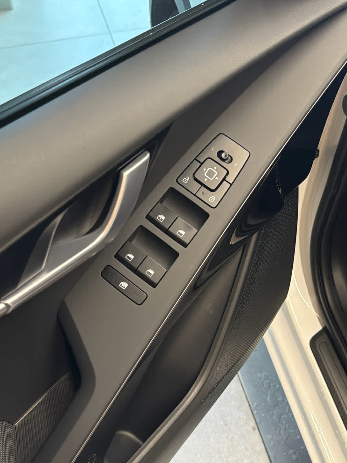 2023 Kia Niro photo 12 of 32