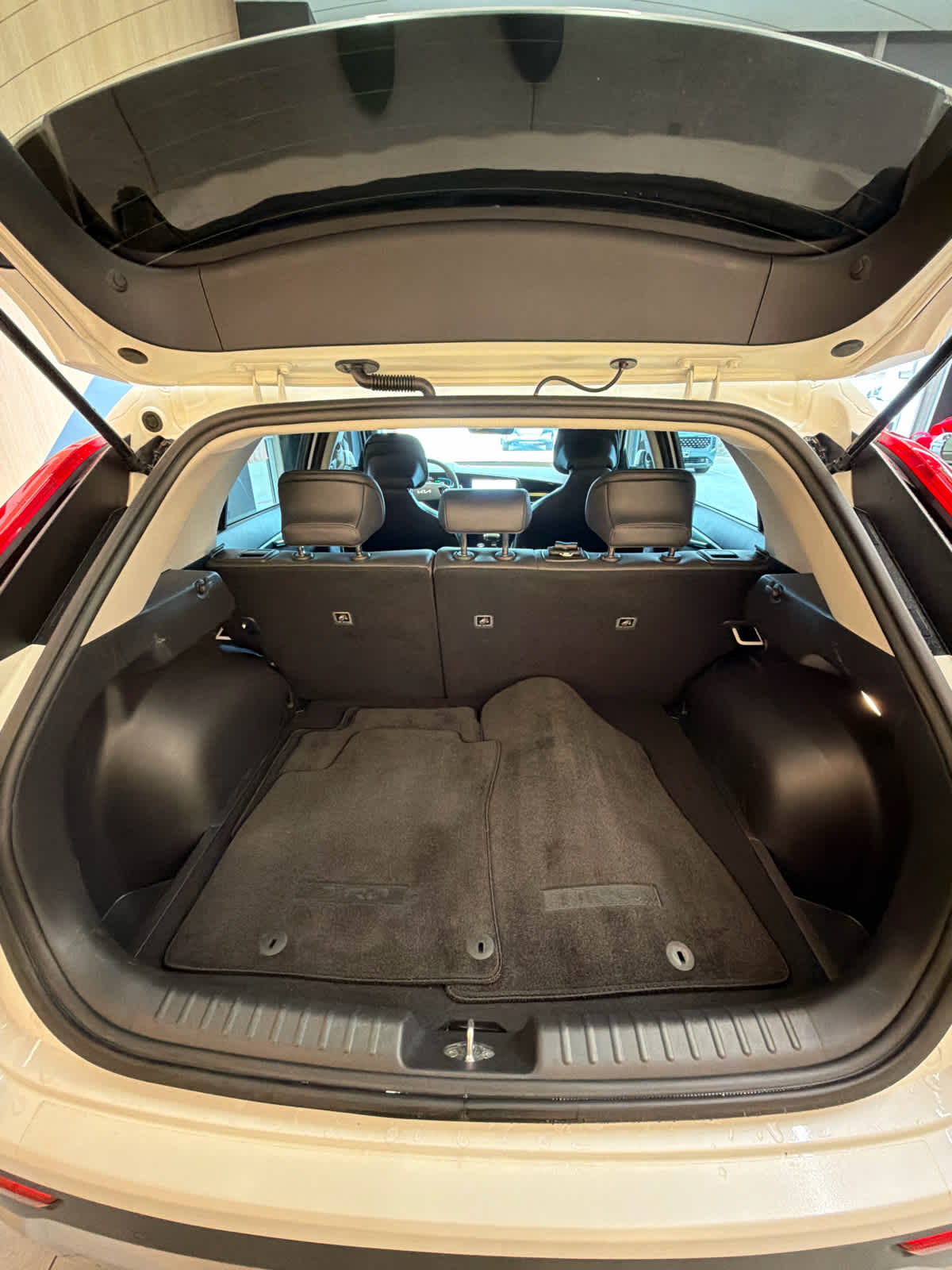 2023 Kia Niro photo 28 of 32