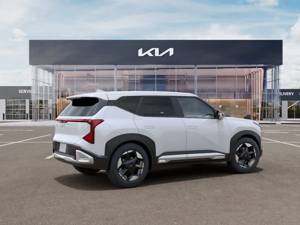 2027 Kia Seltos photo 6 of 27