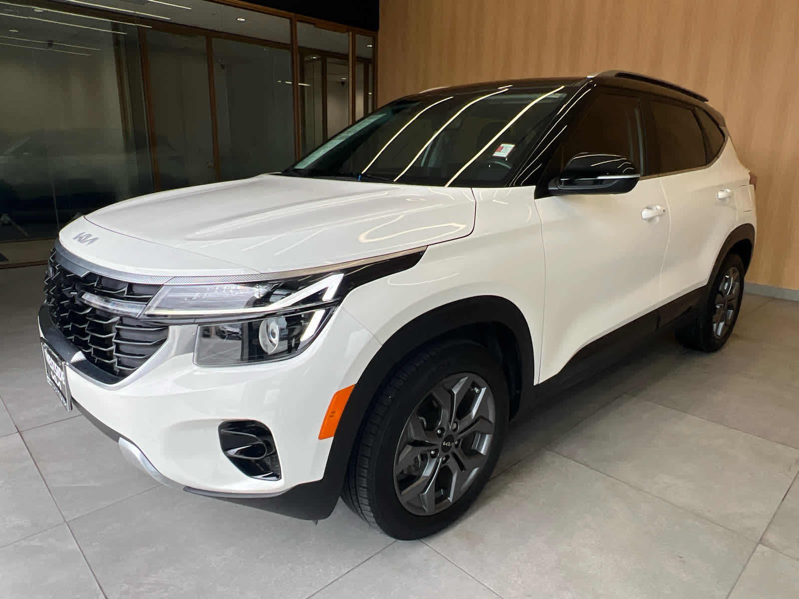 2024 Kia Seltos S Clear White/Black Roof at Beck & Masten Kia