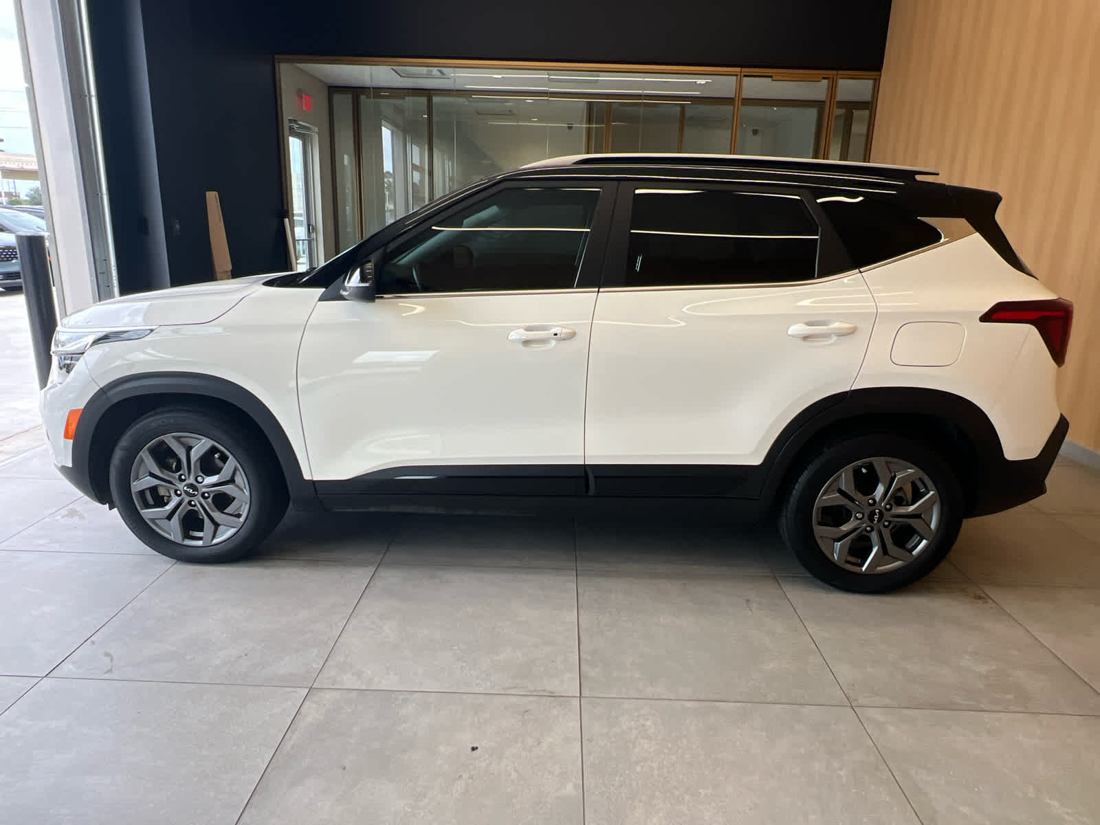 2024 Kia Seltos S Clear White/Black Roof at Beck & Masten Kia