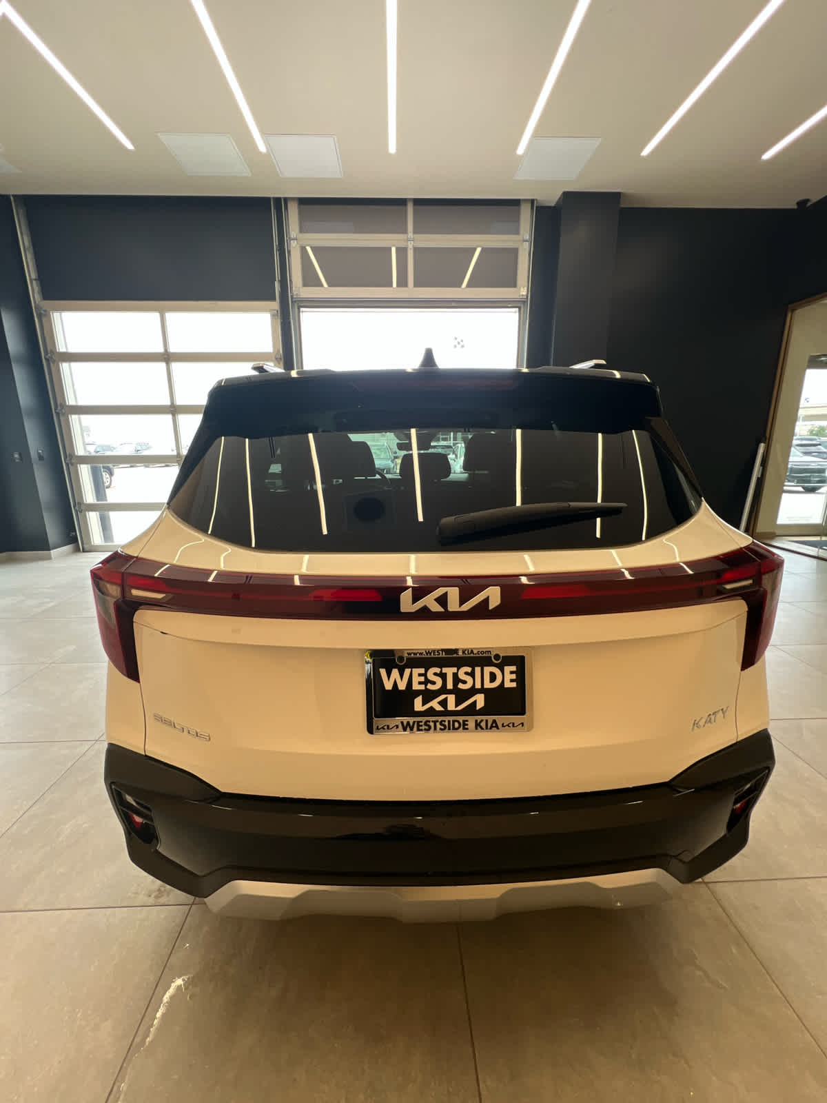 2024 Kia Seltos S Clear White/Black Roof at Beck & Masten Kia