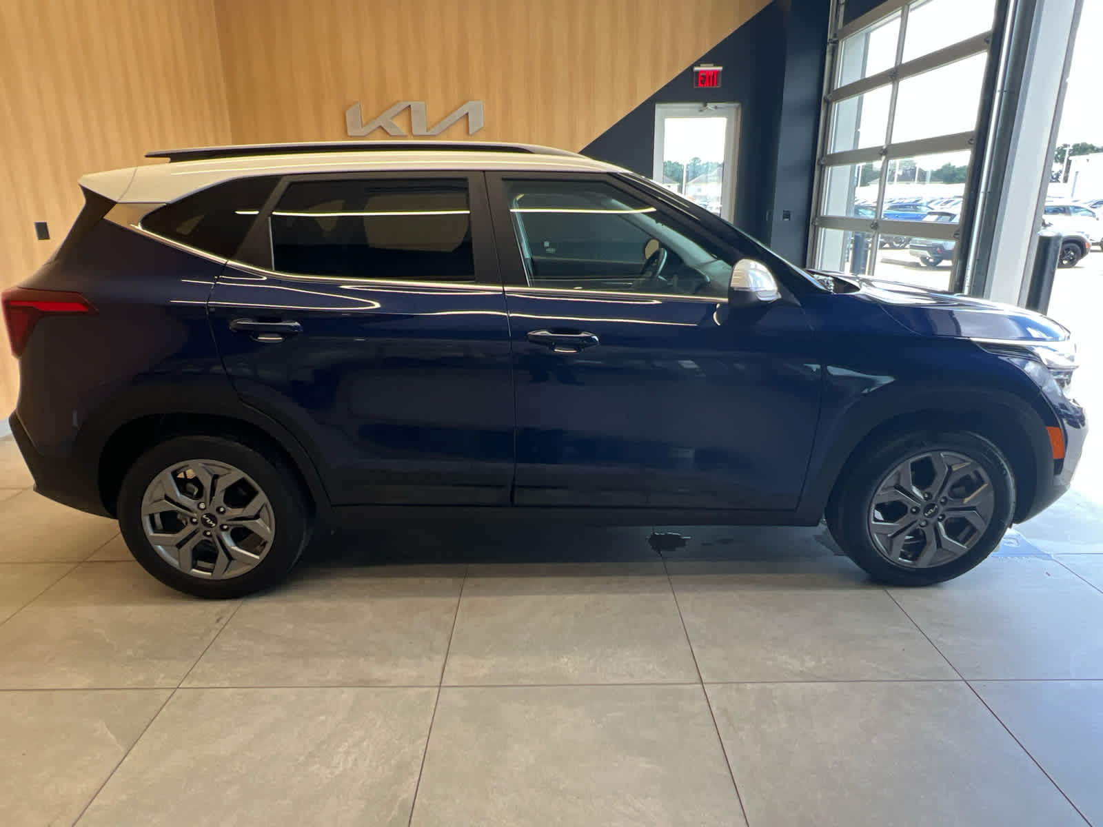 2024 Kia Seltos S Dark Ocean Blue/White Roof at Beck & Masten Kia