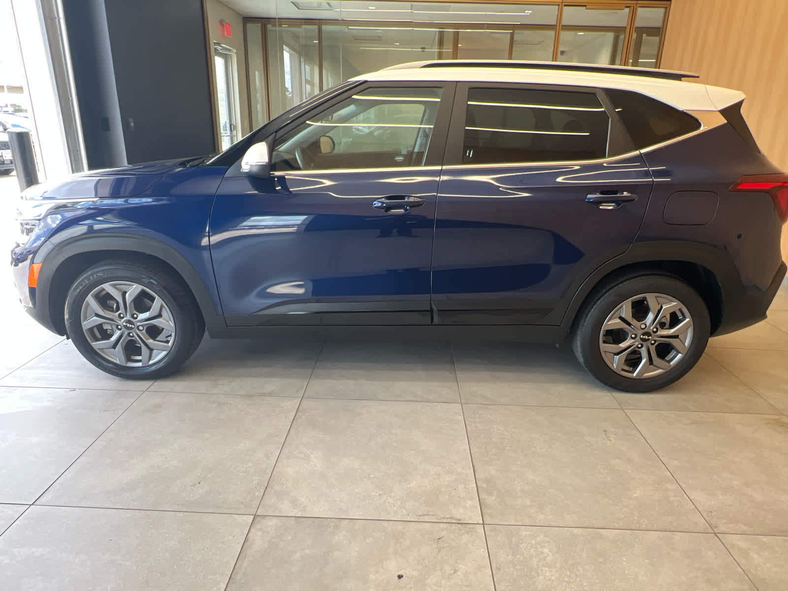 2024 Kia Seltos S Dark Ocean Blue/White Roof at Beck & Masten Kia