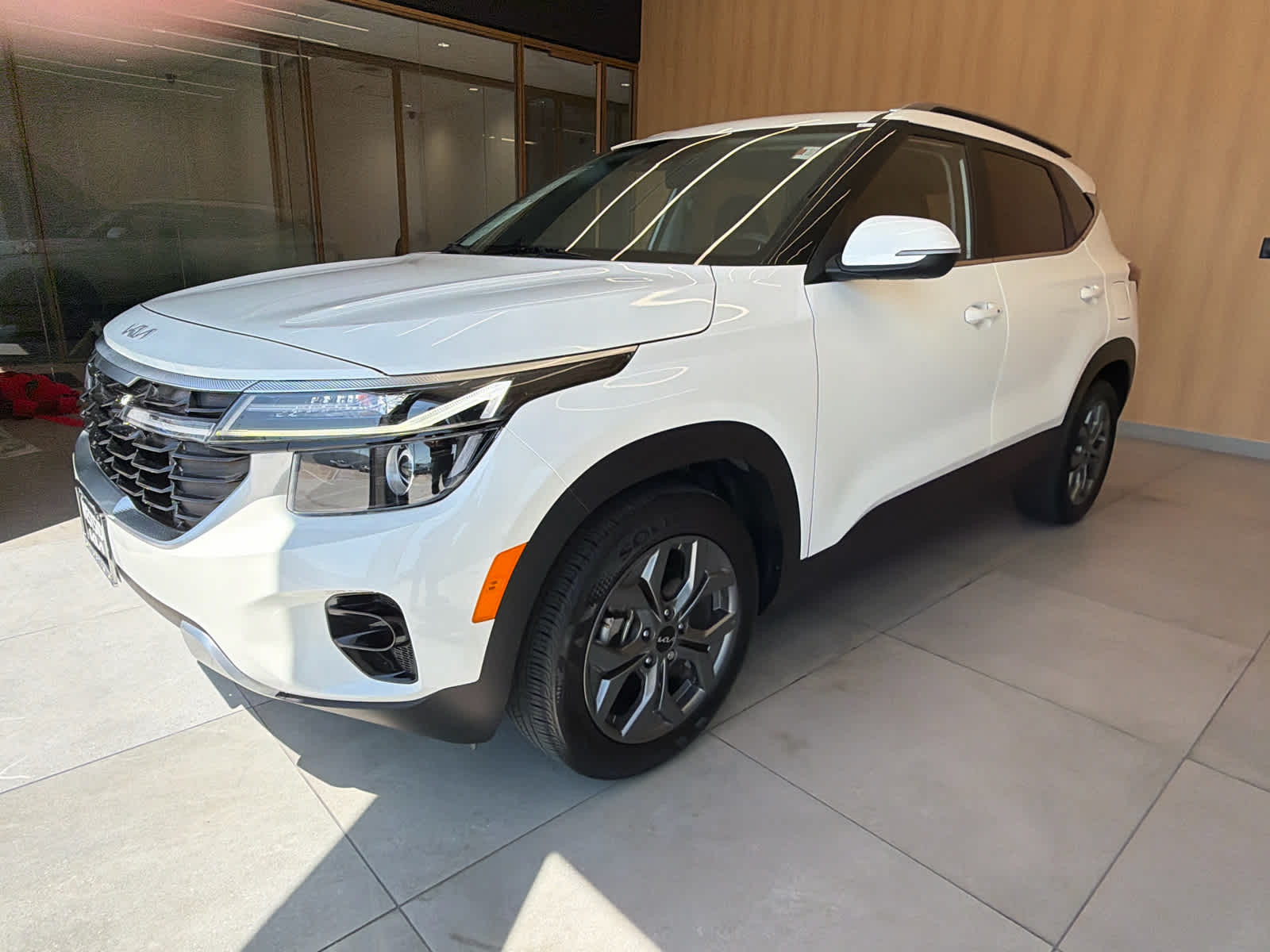 2024 Kia Seltos S Snow White Pearl at Westside Kia