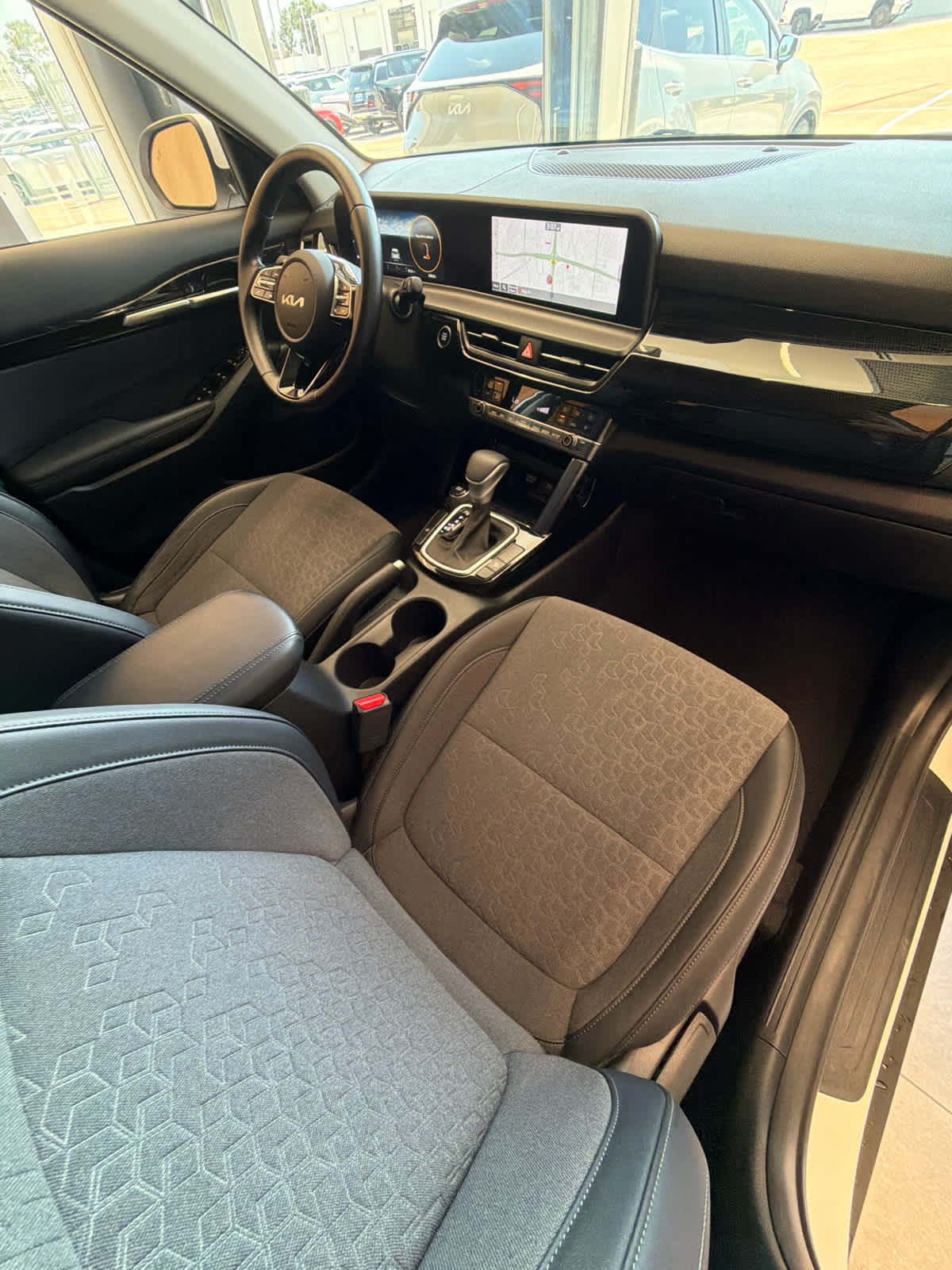 2024 Kia Seltos S Snow White Pearl at Westside Kia