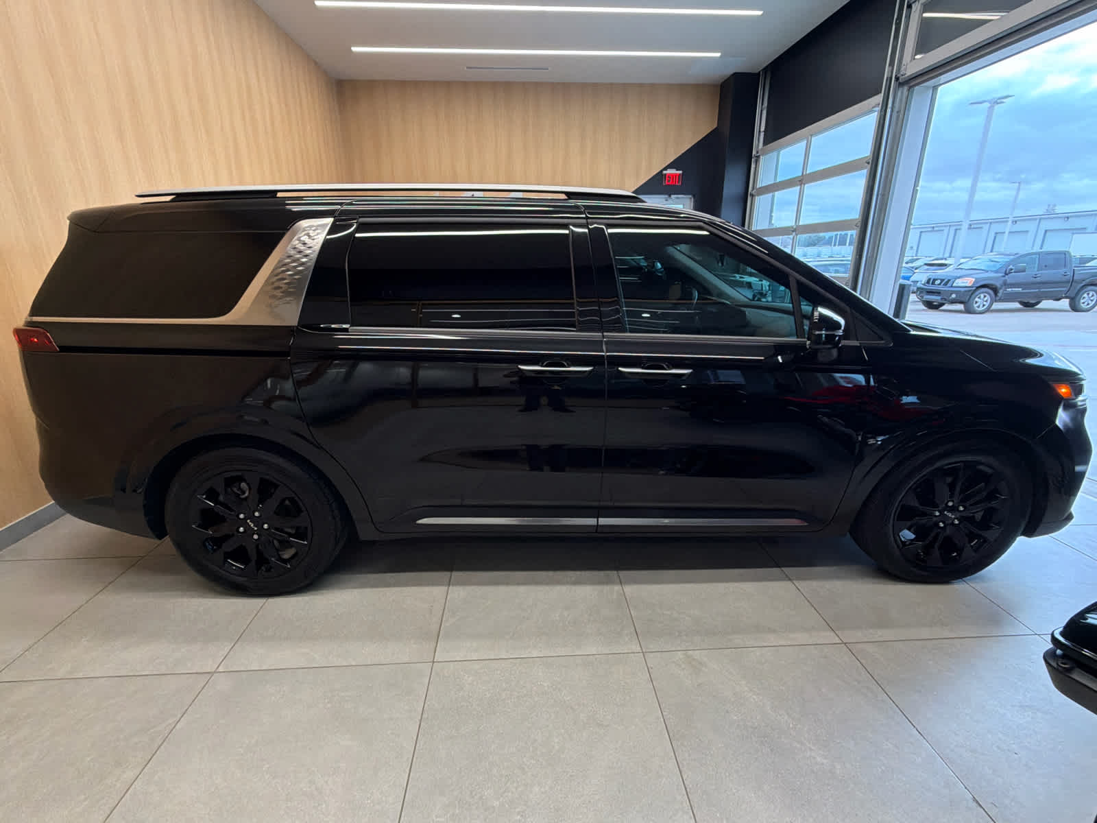 2024 Kia Carnival photo 5 of 39