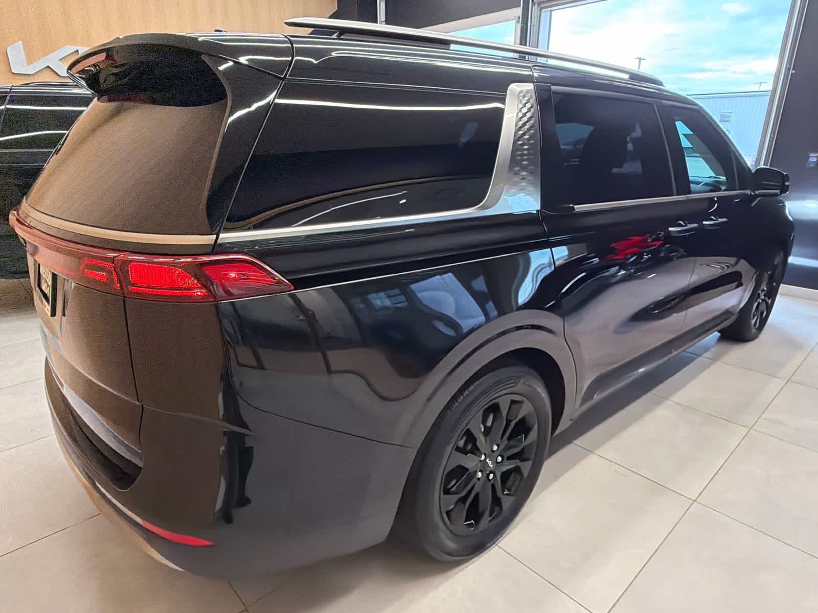 2024 Kia Carnival photo 4 of 39