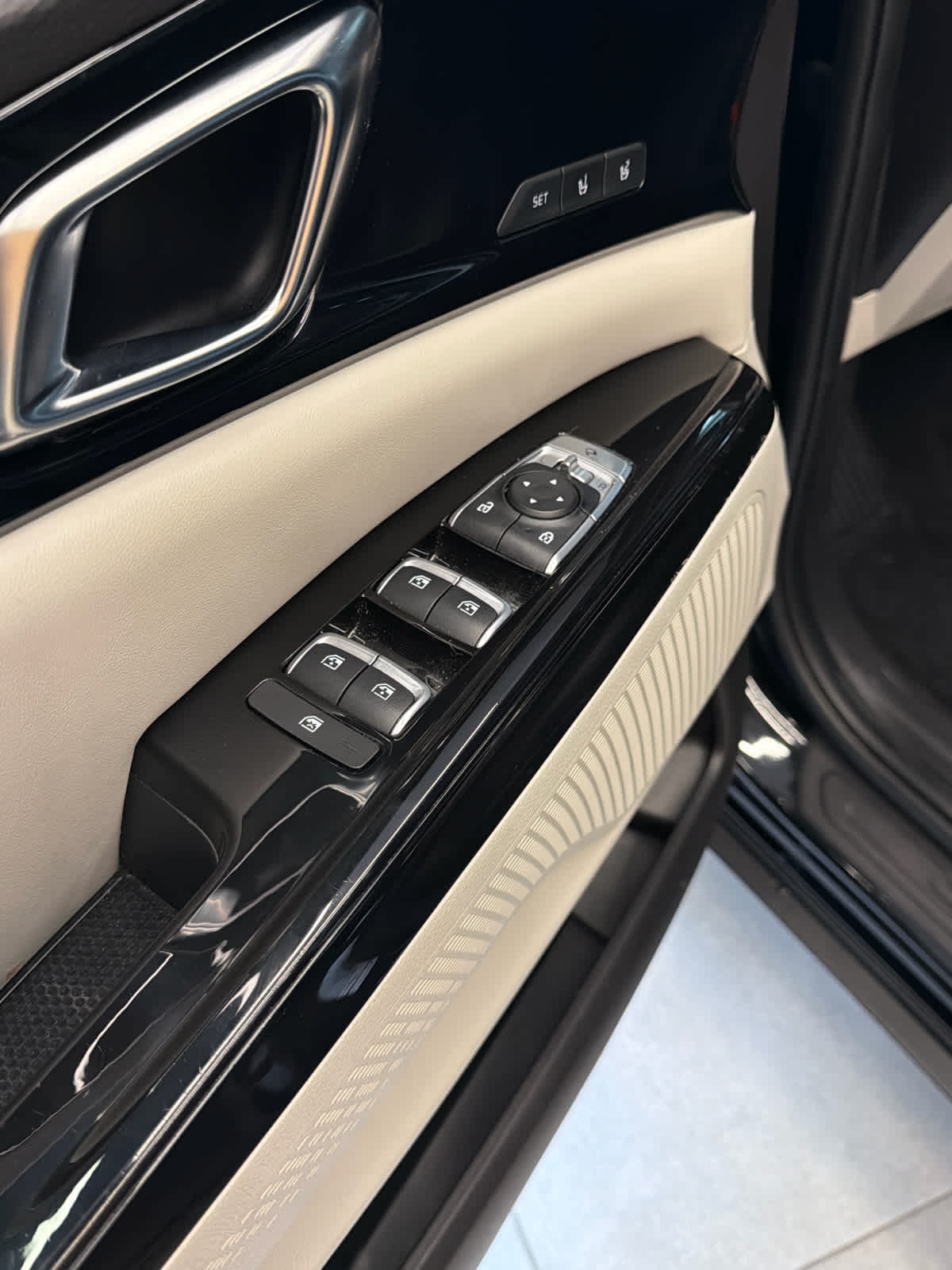 2024 Kia Carnival photo 12 of 39