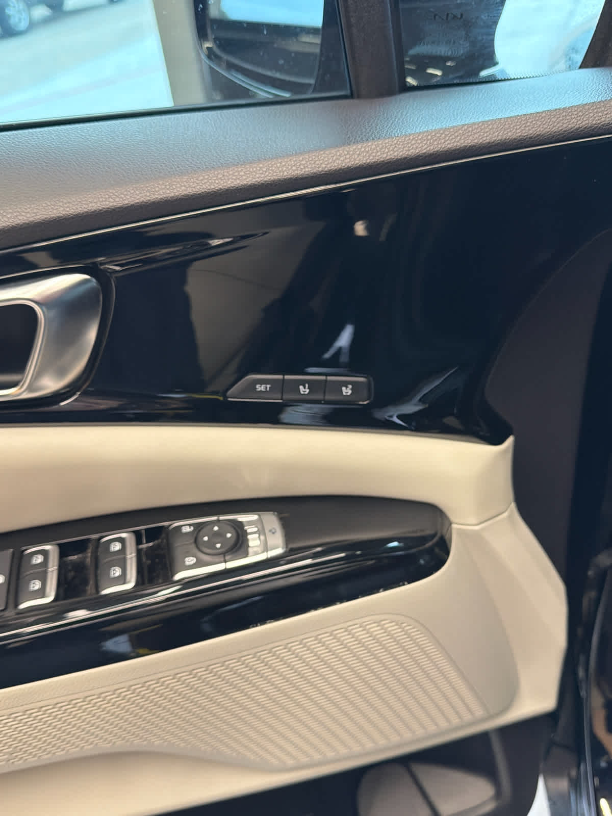 2024 Kia Carnival photo 13 of 39