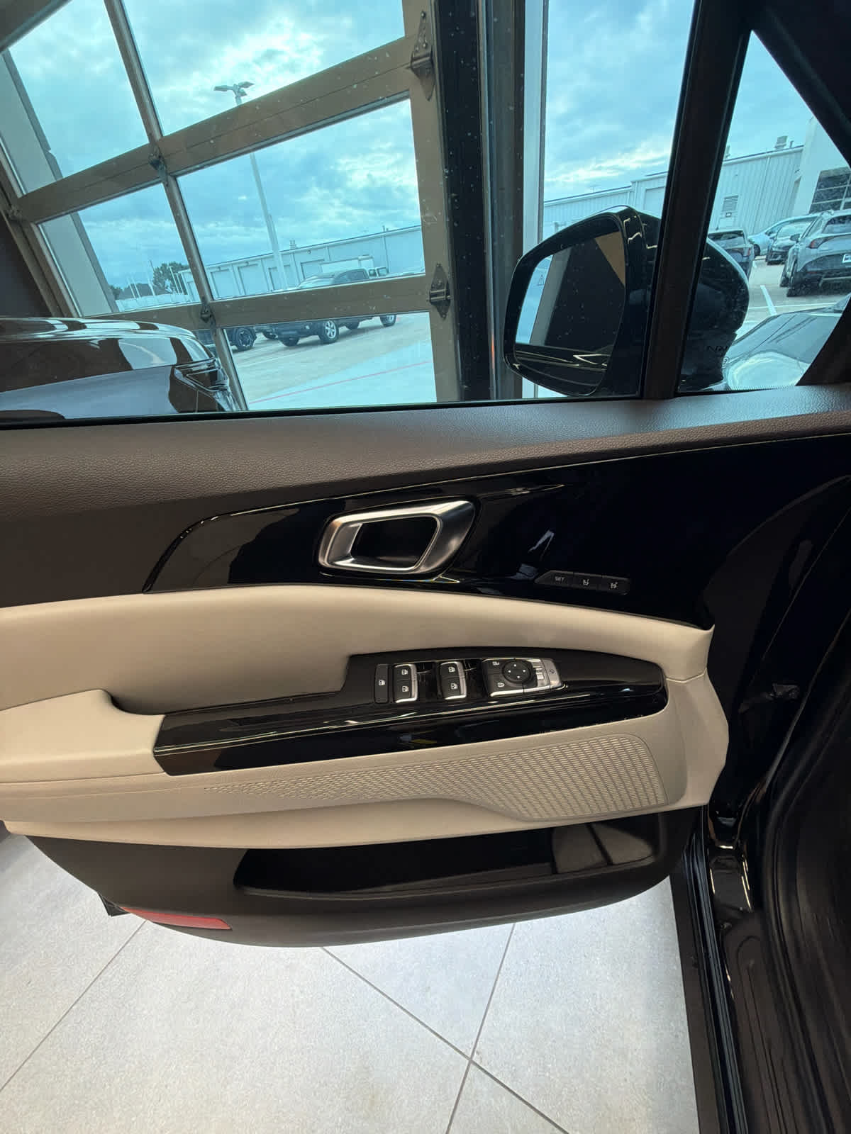 2024 Kia Carnival photo 14 of 39