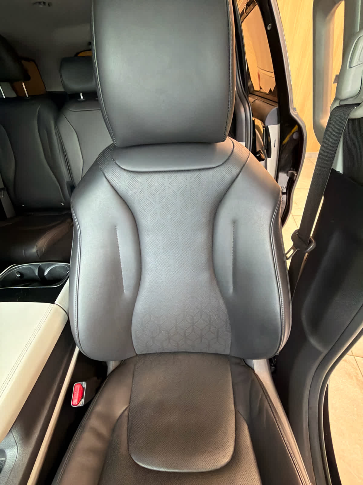 2024 Kia Carnival photo 16 of 39