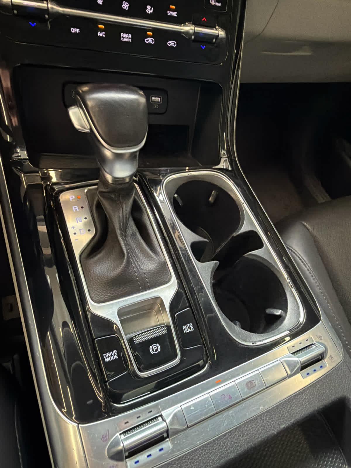 2024 Kia Carnival photo 23 of 39