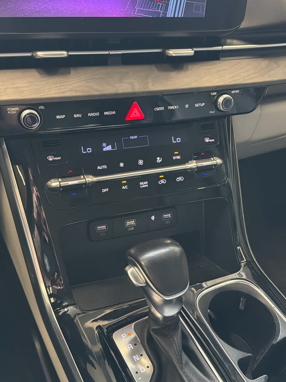 2024 Kia Carnival photo 25 of 39