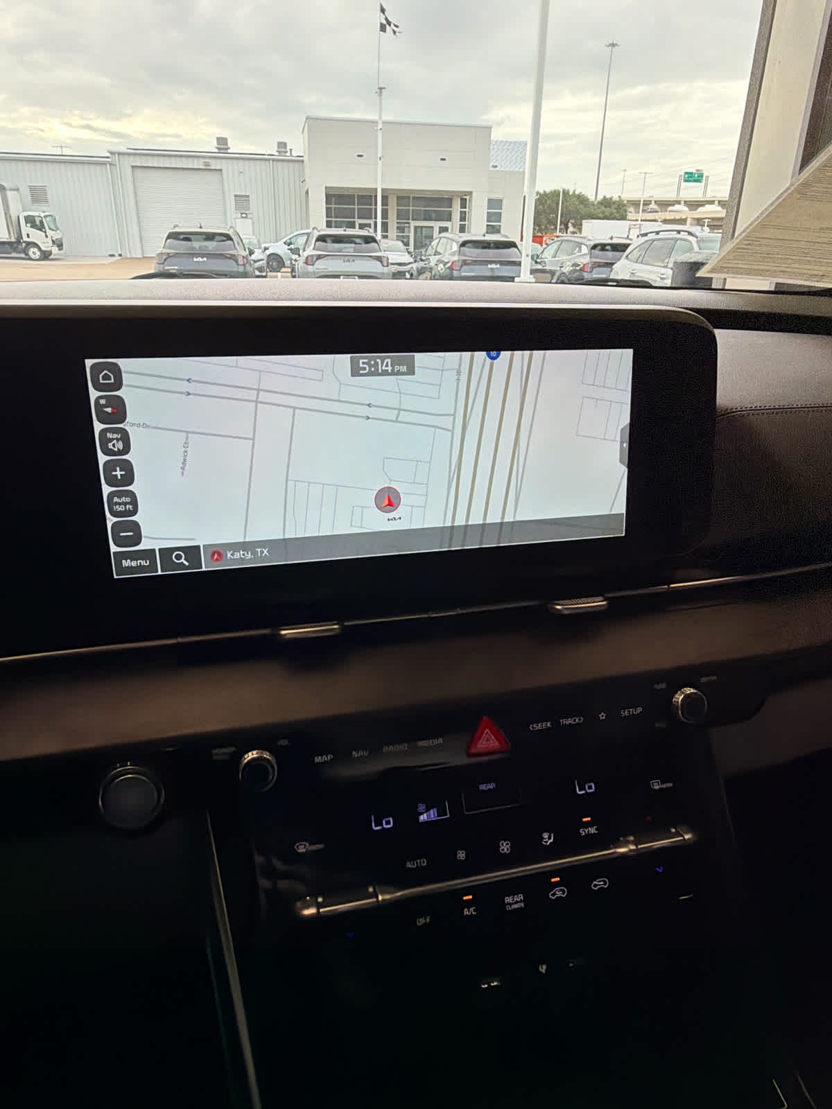 2024 Kia Carnival photo 26 of 39