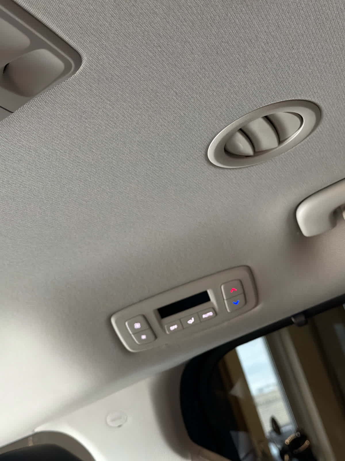 2024 Kia Carnival photo 30 of 39
