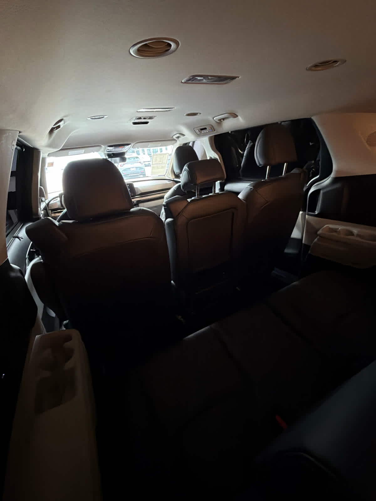 2024 Kia Carnival photo 33 of 39