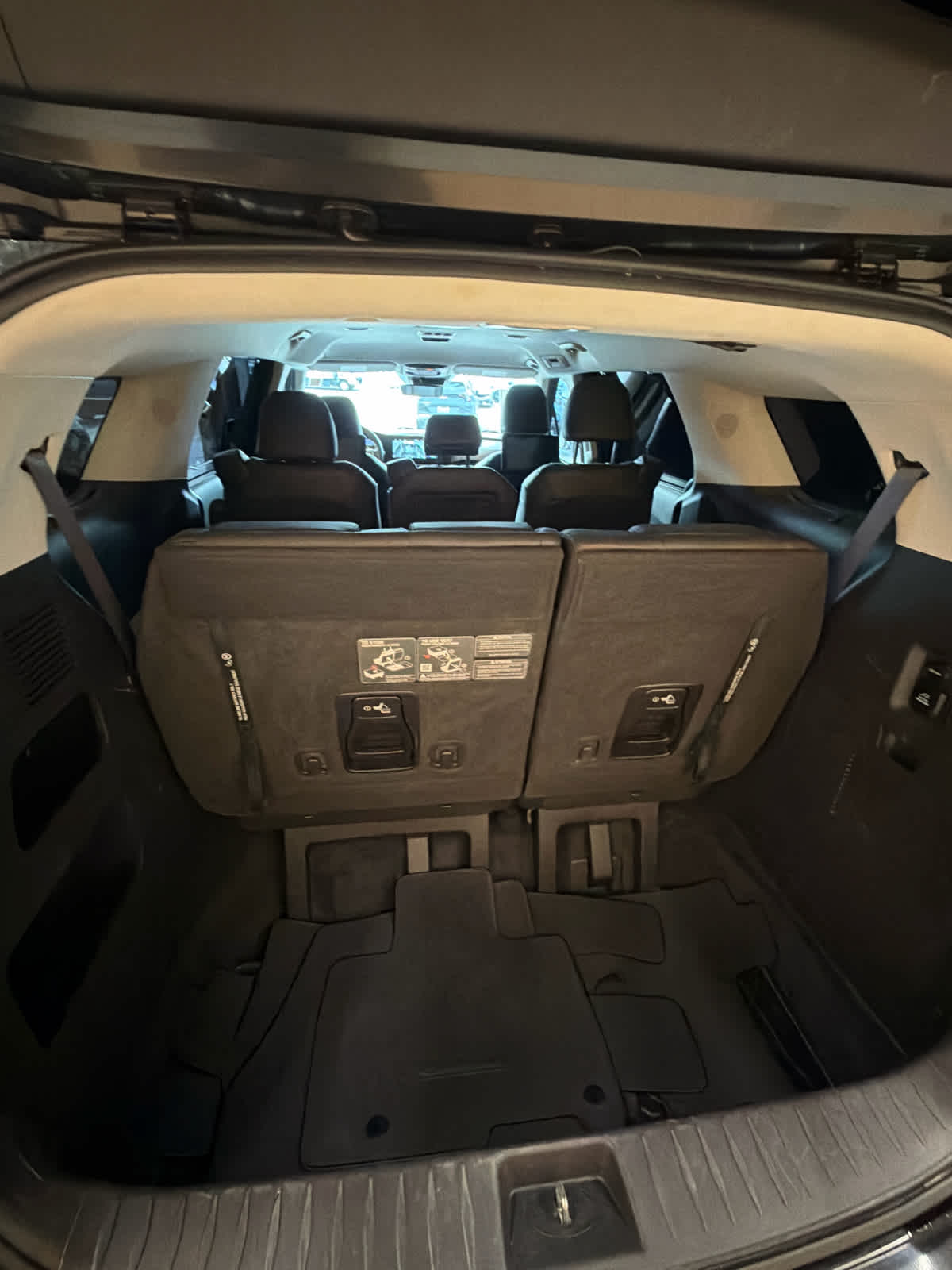 2024 Kia Carnival photo 32 of 39