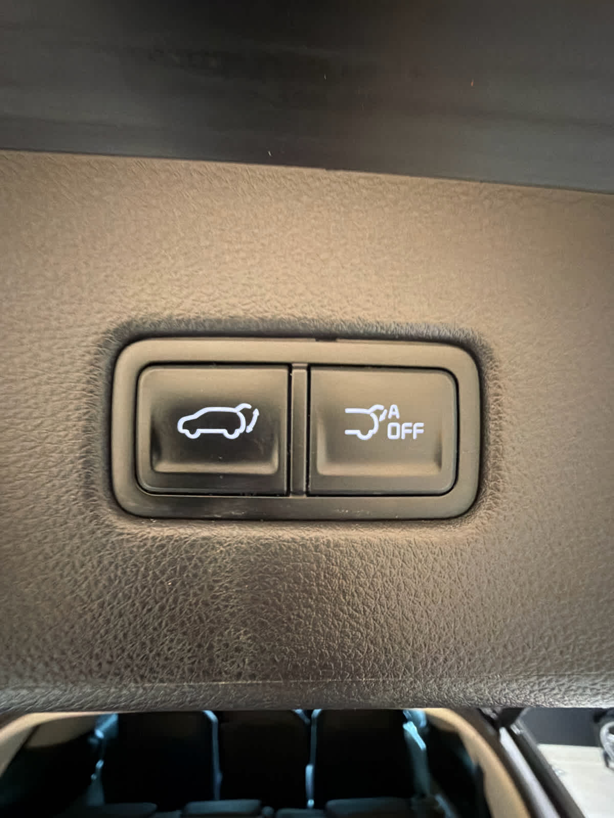 2024 Kia Carnival photo 34 of 39