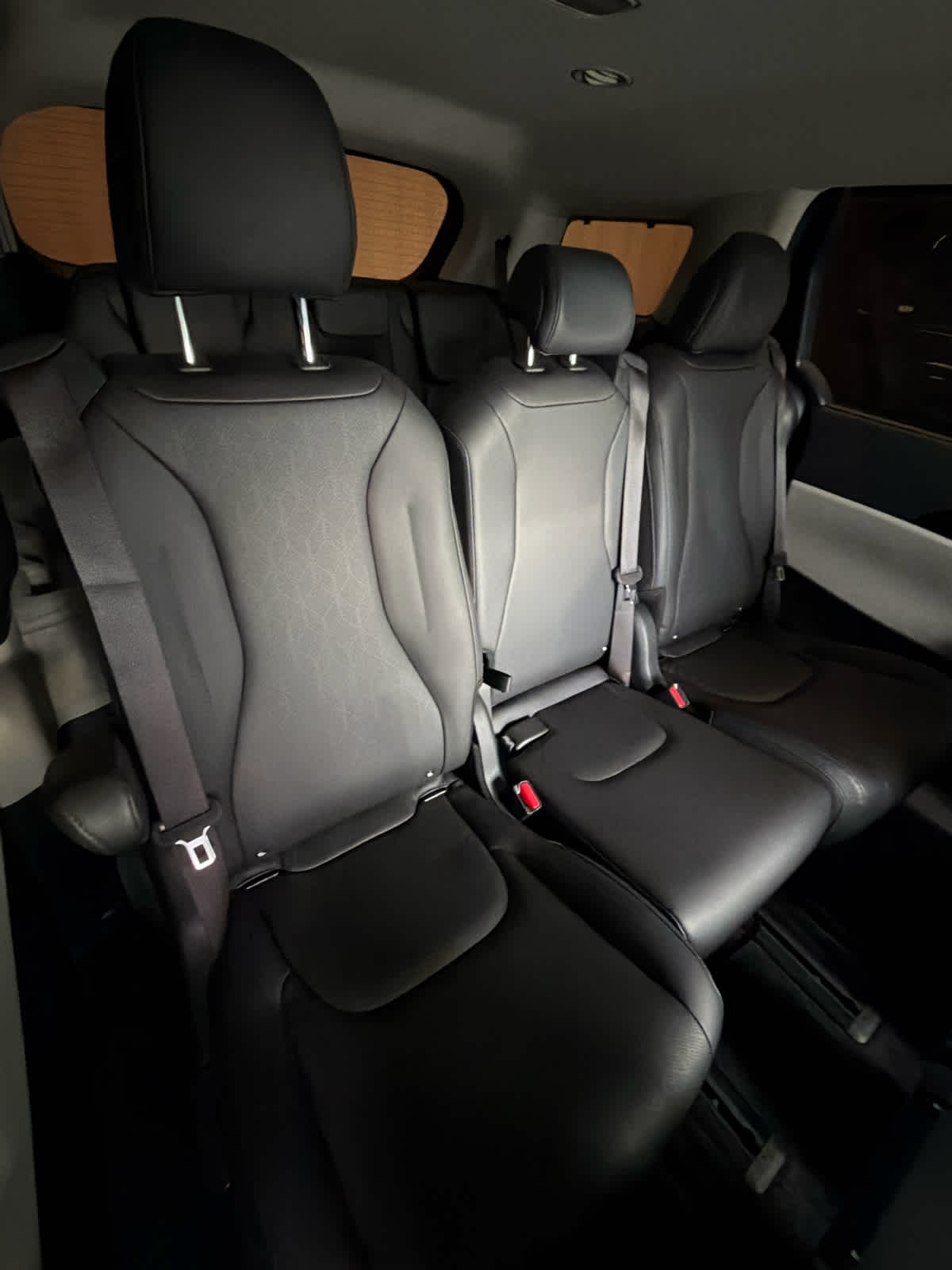 2024 Kia Carnival photo 37 of 39