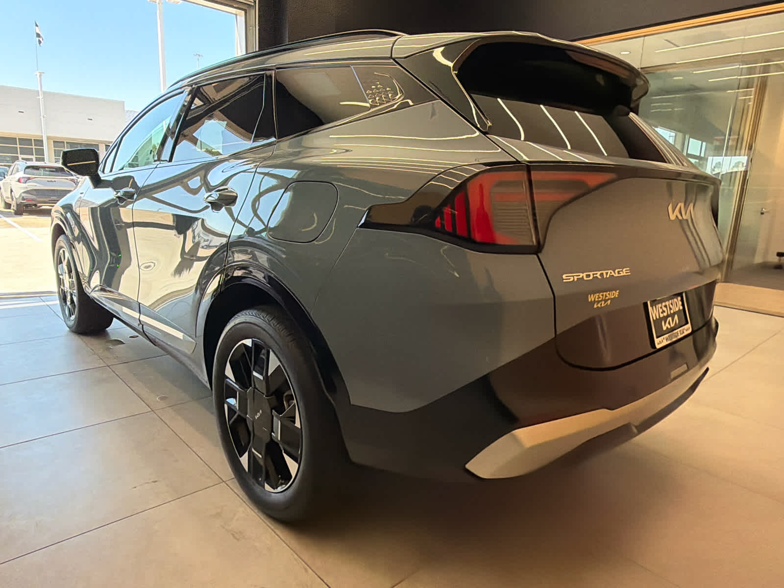 2026 Kia Sportage Hybrid photo 3 of 45
