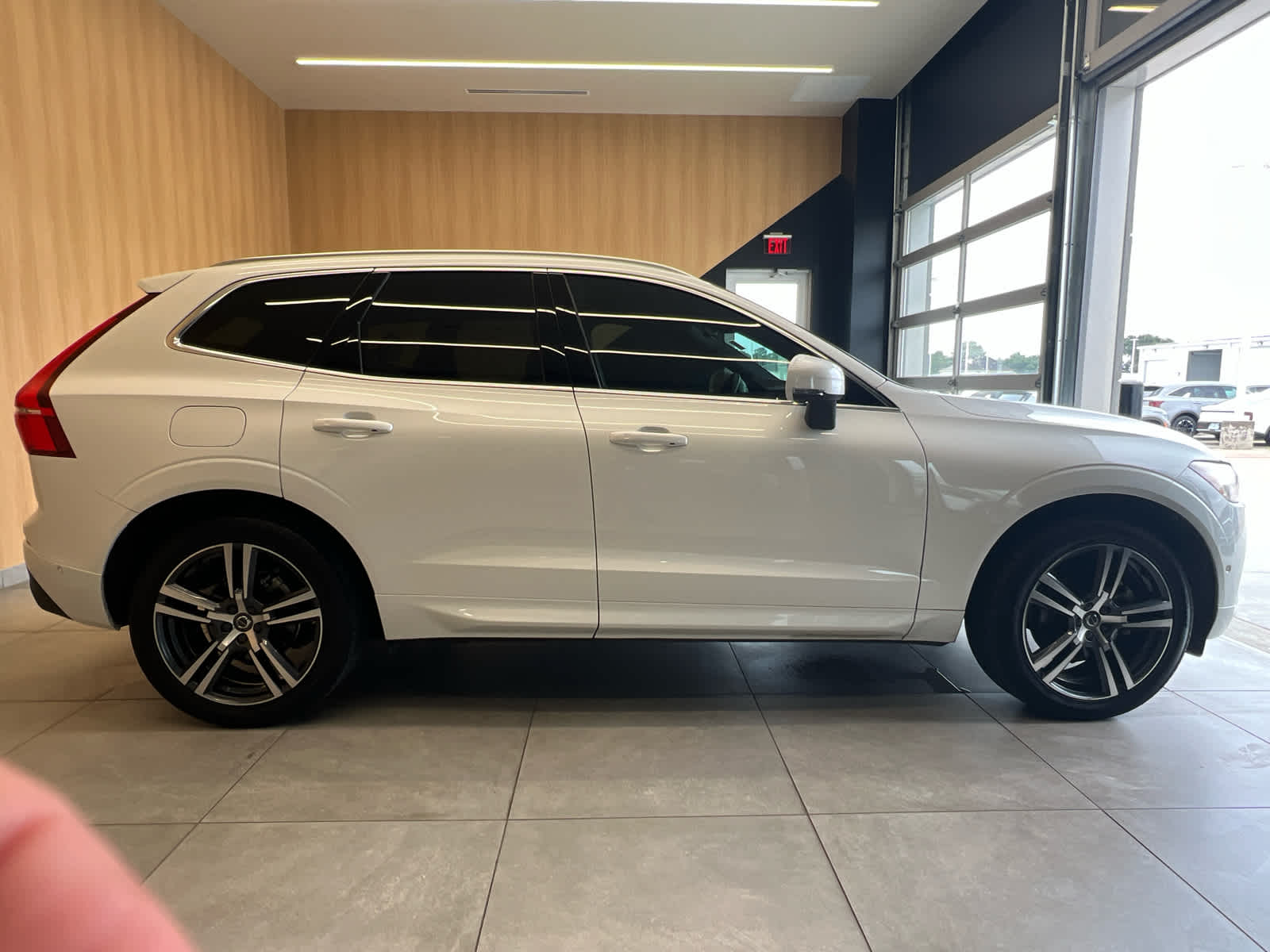 2019 Volvo XC60 Momentum Ice White at Baytown Ford