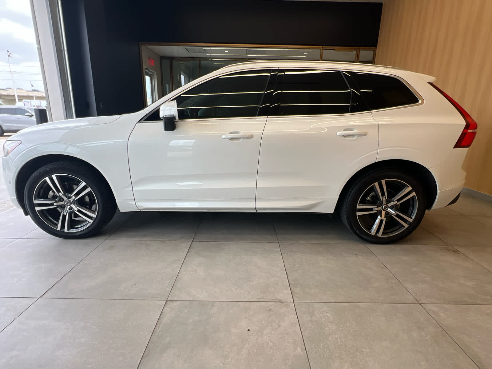 2019 Volvo XC60 Momentum Ice White at Baytown Ford