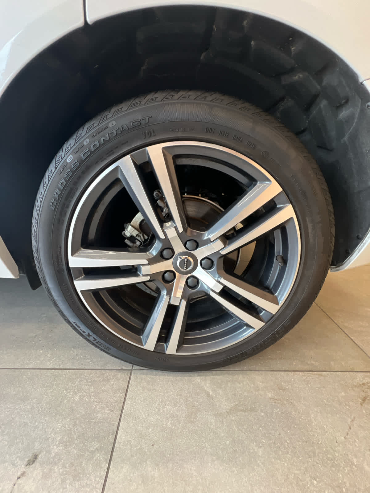 2019 Volvo XC60 Momentum Ice White at Baytown Ford