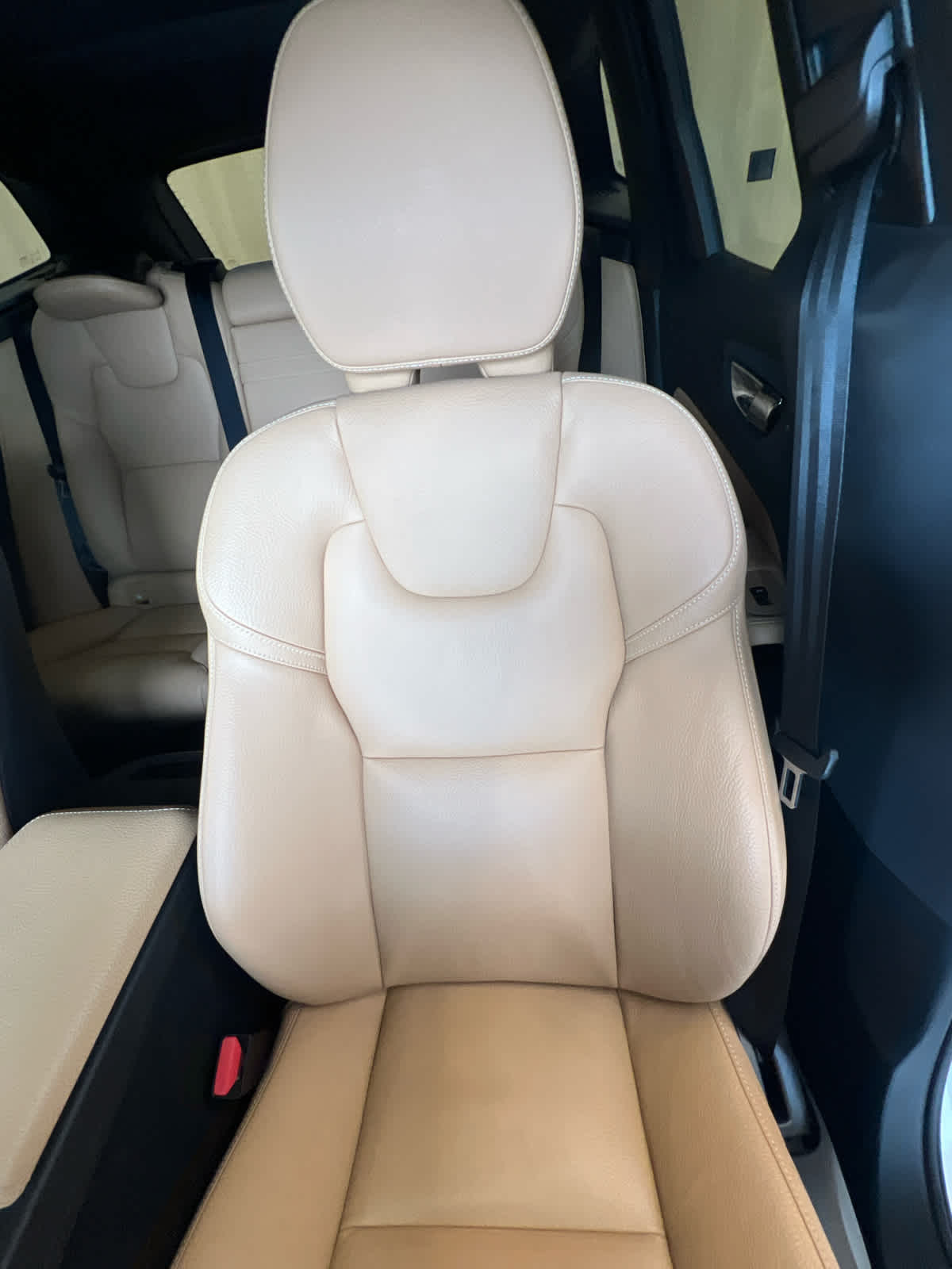 2019 Volvo XC60 Momentum Ice White at Baytown Ford