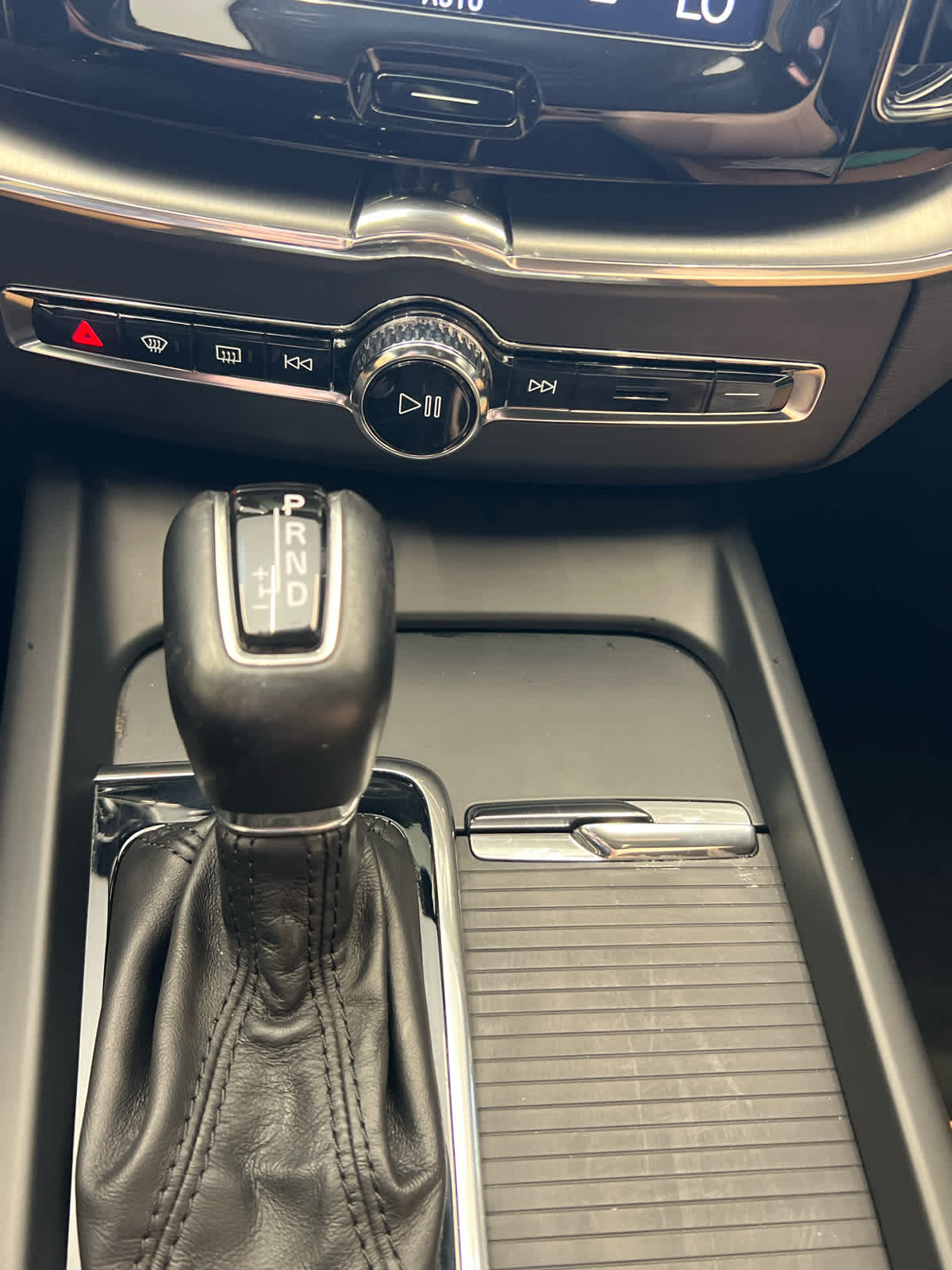 2019 Volvo XC60 Momentum Ice White at Baytown Ford