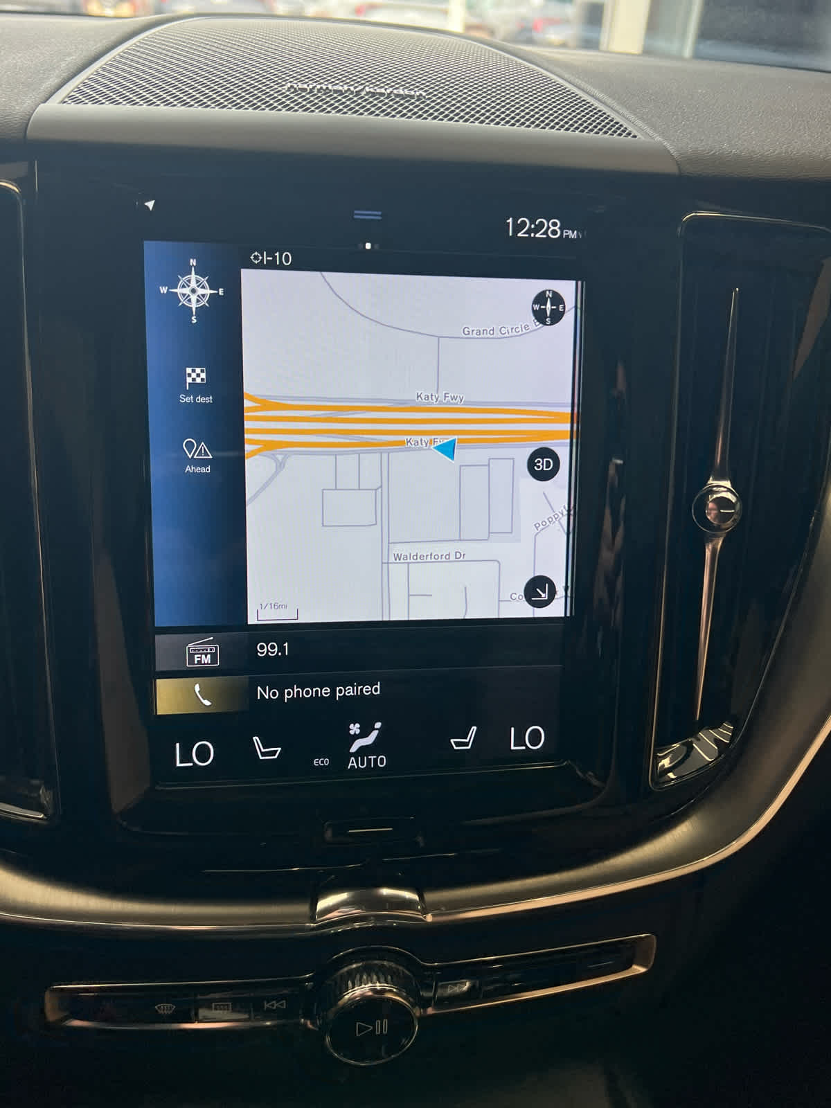 2019 Volvo XC60 Momentum Ice White at Baytown Ford