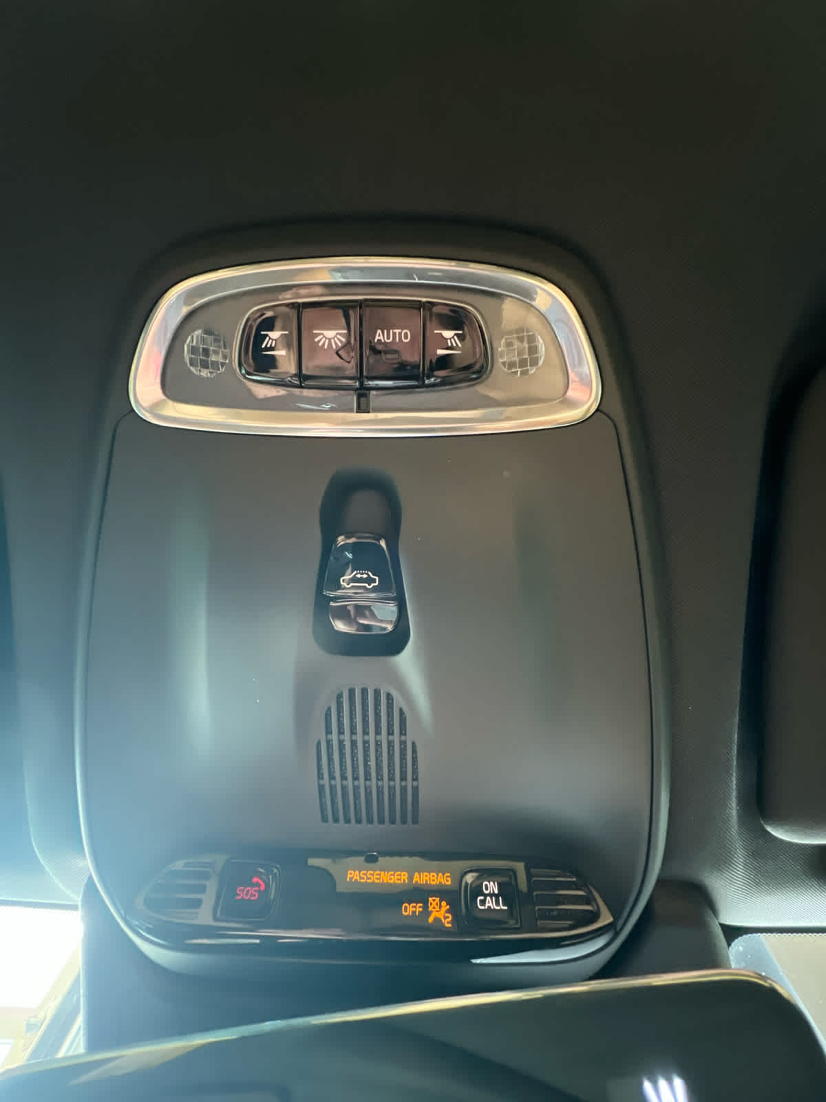 2019 Volvo XC60 Momentum Ice White at Baytown Ford