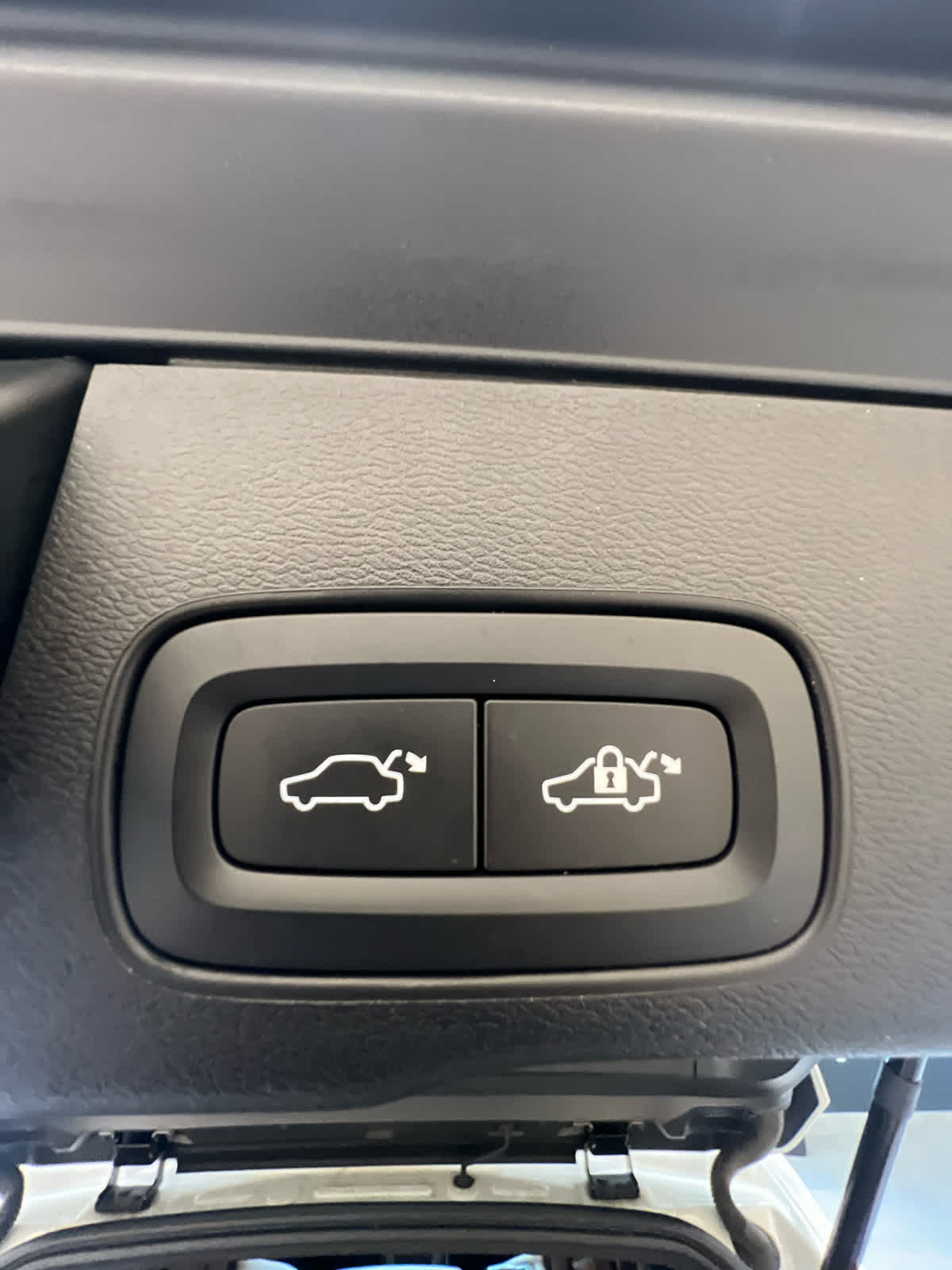 2019 Volvo XC60 Momentum Ice White at Baytown Ford