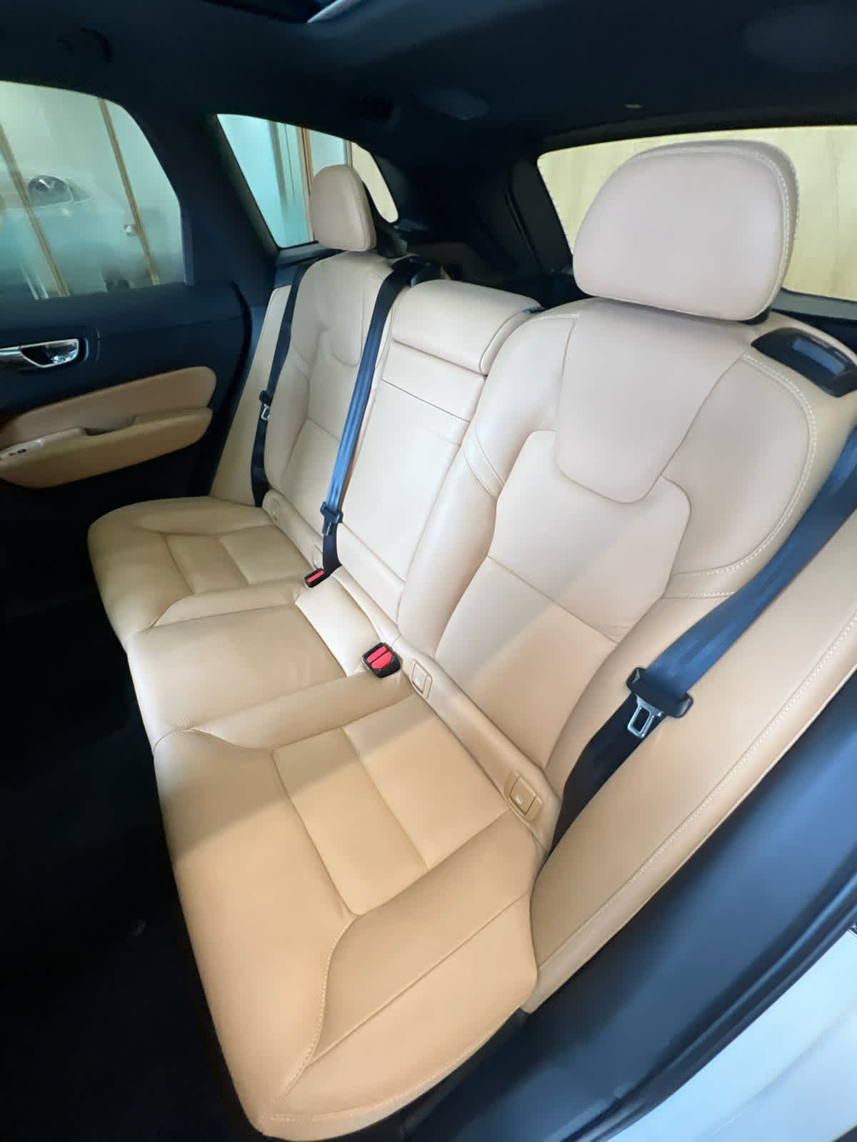 2019 Volvo XC60 Momentum Ice White at Baytown Ford